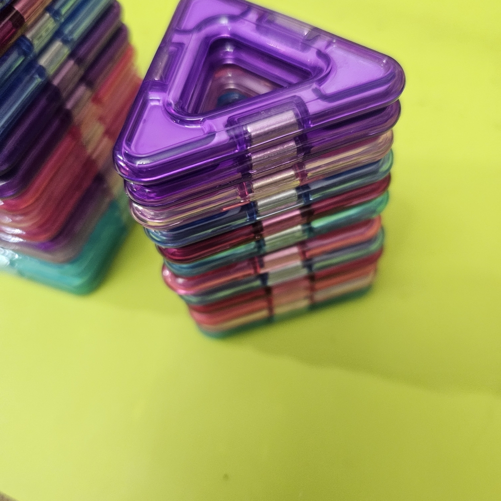 Magformers Colorful Building Blocks Set - Picture 2 of 4